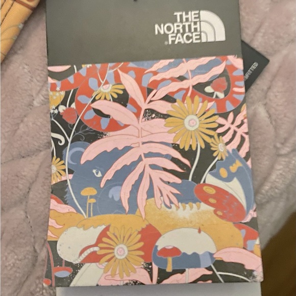 NWT North Face Sports Bra​ - Picture 4 of 5